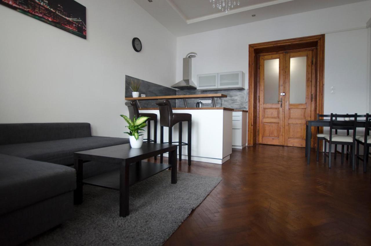 Globe Hostel Prague Adults Only Exterior photo