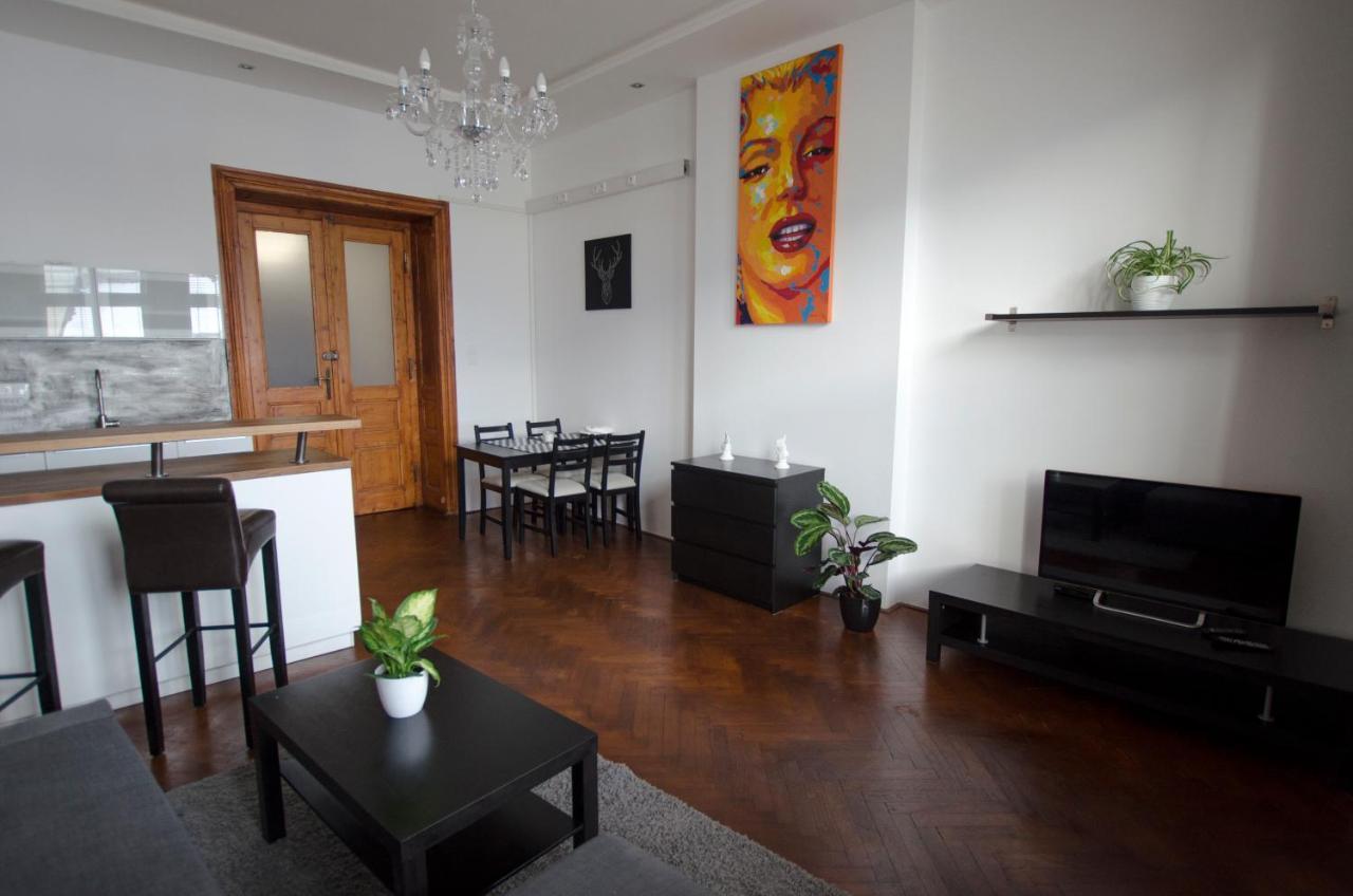 Globe Hostel Prague Adults Only Exterior photo
