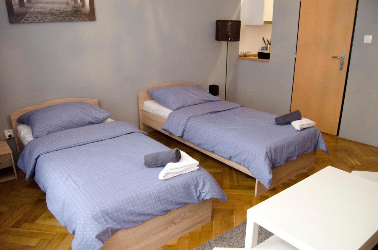 Globe Hostel Prague Adults Only Exterior photo