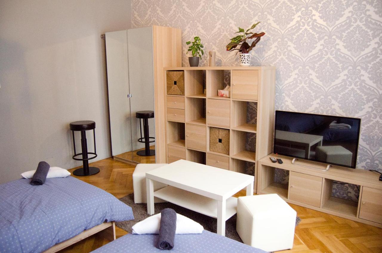 Globe Hostel Prague Adults Only Exterior photo