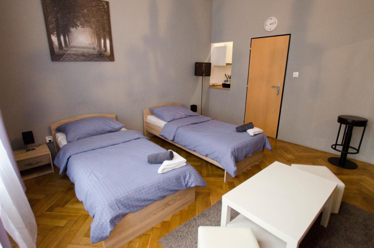 Globe Hostel Prague Adults Only Exterior photo