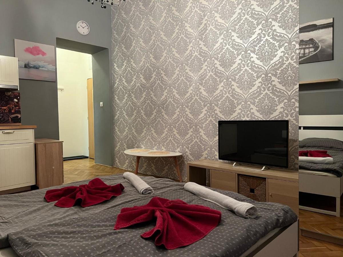 Globe Hostel Prague Adults Only Exterior photo
