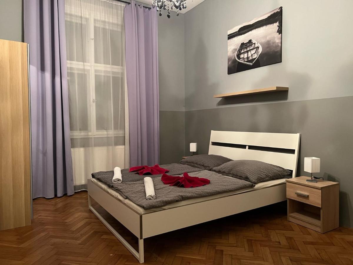 Globe Hostel Prague Adults Only Exterior photo