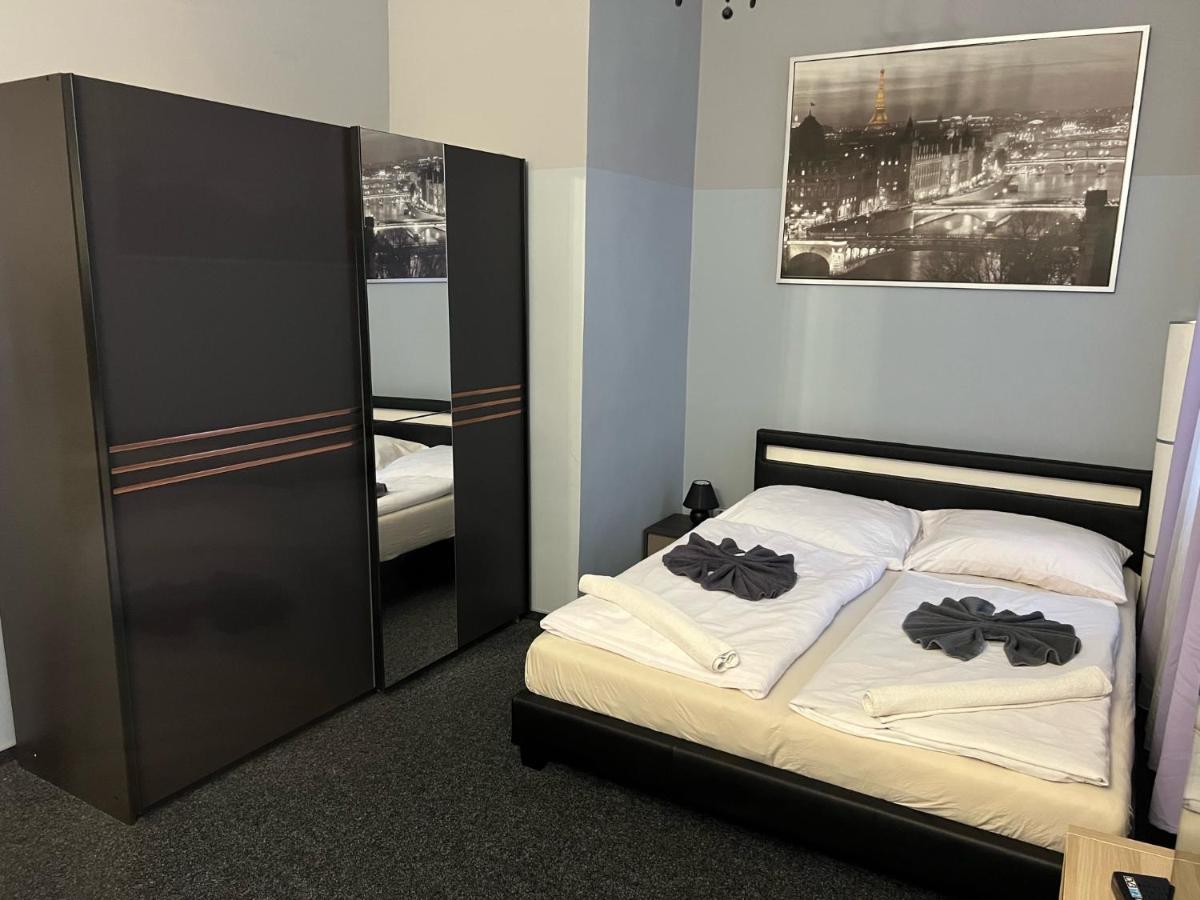Globe Hostel Prague Adults Only Exterior photo