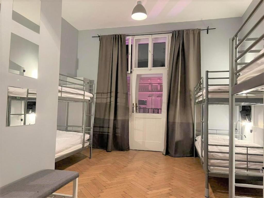 Globe Hostel Prague Adults Only Exterior photo